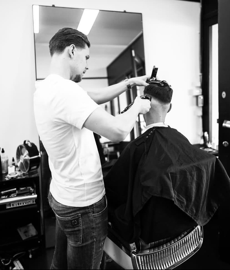 Dries De Barber aan het werk